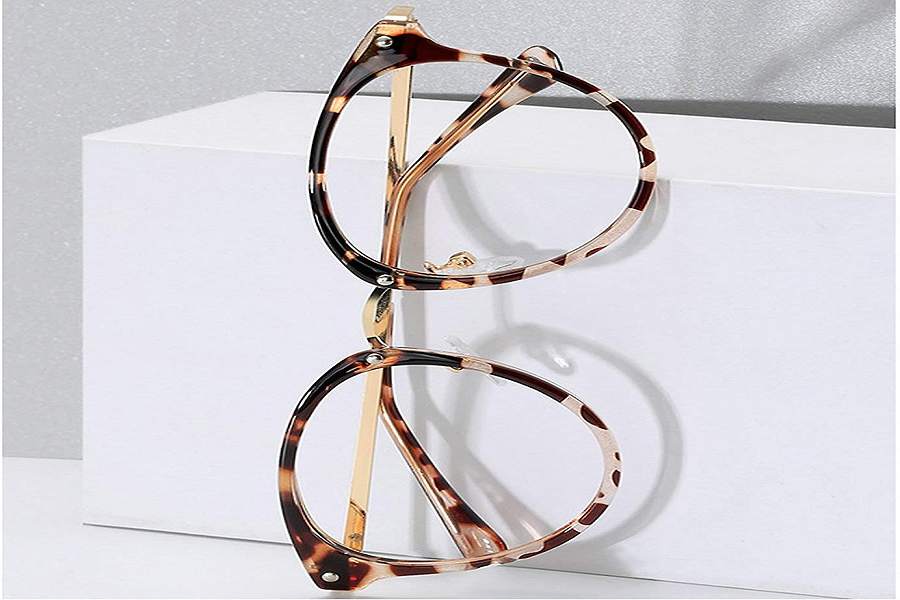 Ageless Glamor With Metal Framed Reading Glasses