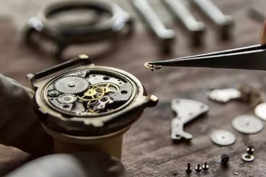 The Watch Crown: The Human Touch in a Timepiece